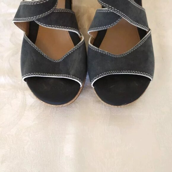 Womens Clarks Leather Wedge Sandals Shoes 10 M Blue Gray Buckle - Picture 7 of 12